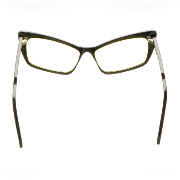 VINTAGE GUCCI Gradient Sunglasses. Unique, bold Cat Eye. Includes Case. - Picture 3 of 4